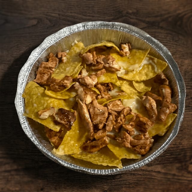 Grilled chicken nachos.